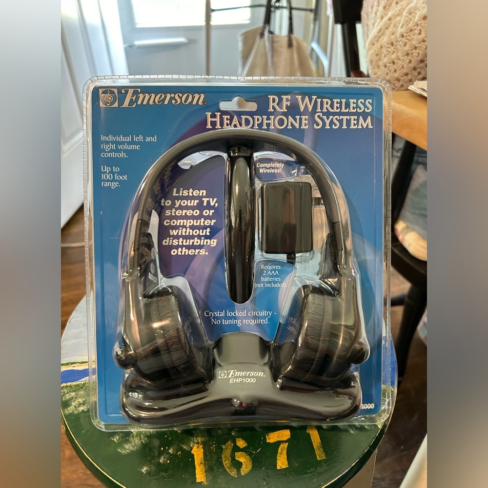 Emerson RF wireless headphone system individual left and right volume controls